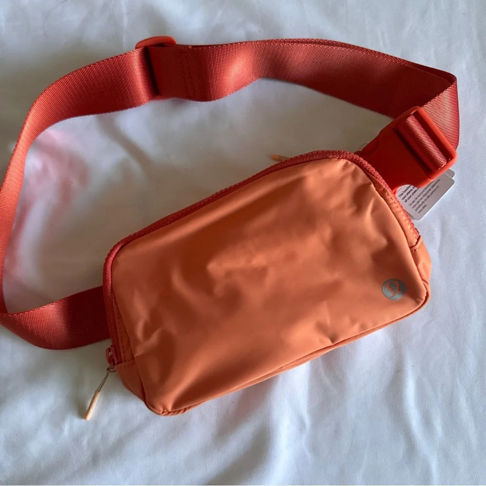 🆕🧡 Lululemon OG Everywhere Belt Bag - Golden Apricot Warm Coral